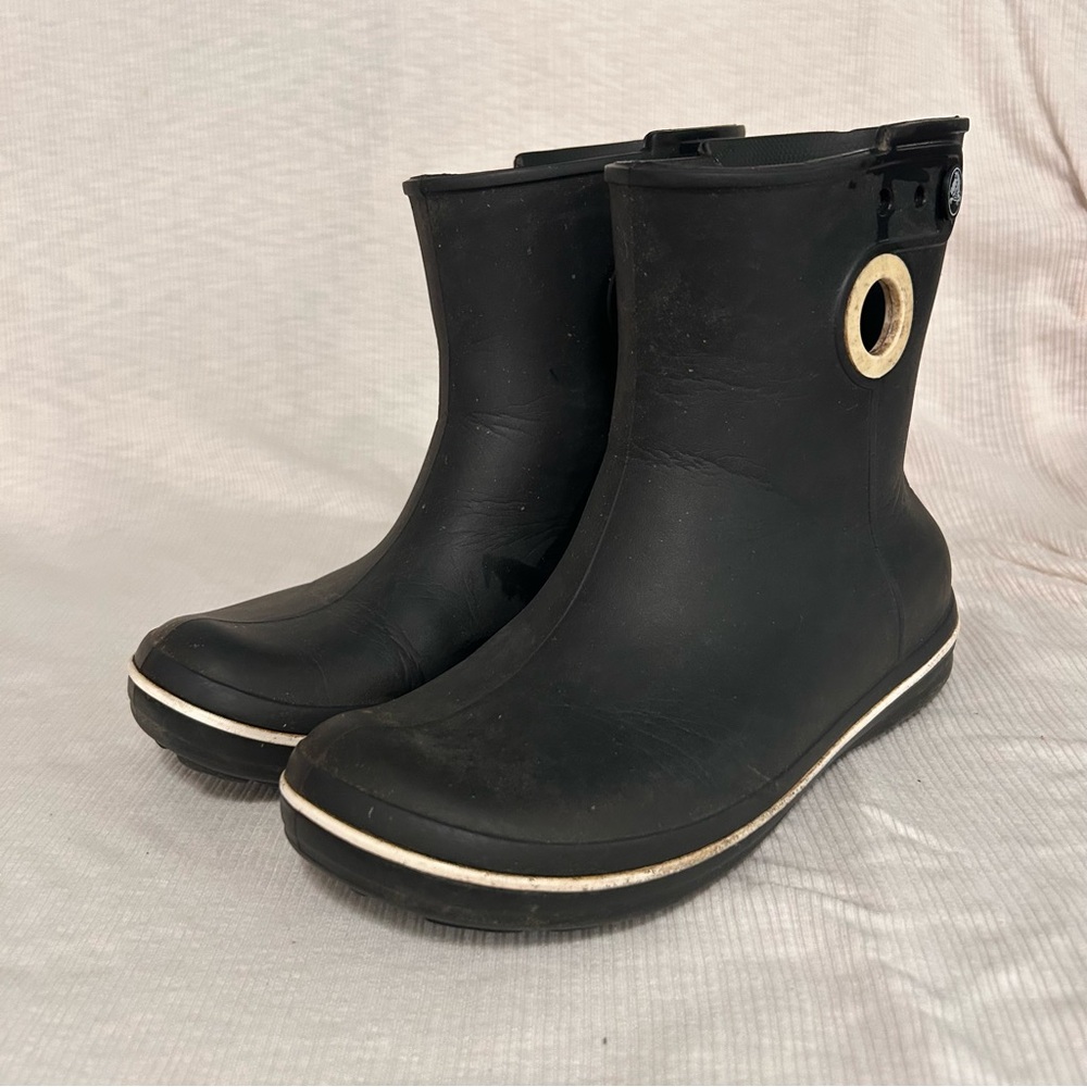 Crocs Women’s Black Jaunt‎ Shorty Pull-on Rain Boot - Size 6 FLAW